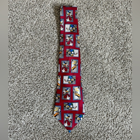 Mickey unlimited red/burgundy Mickey Mouse Goofy sports tie - Picture 1 of 6